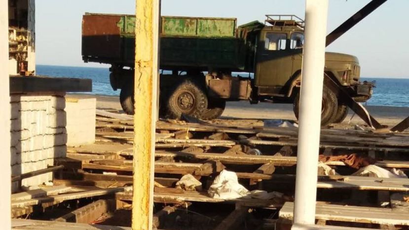 На Солнечном берегу продолжается снос незаконных объектов