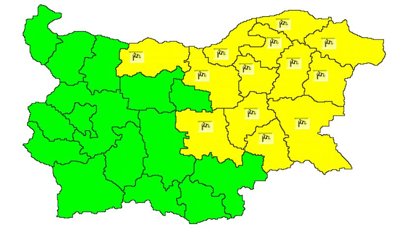 Из-за сильного ветра в 13 областях Болгарии объявлен „желтый“ уровень опасности