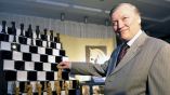 Гросмайстор Карпов гостува на шахматен турнир в Стара Загора