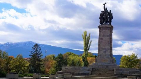Липсват документи за собствеността на паметника на Съветската армия
