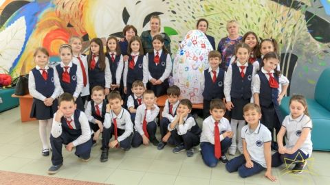 Първокласници от ЧСУ „Юрий Гагарин“ в „Камчия“ зарадваха деца с нарушено зрение