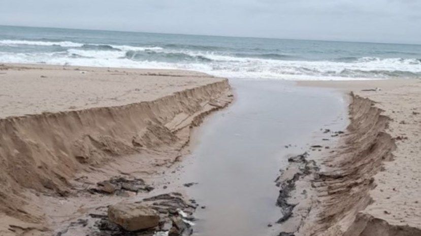 Потопът унищожил плажовете на Созопол