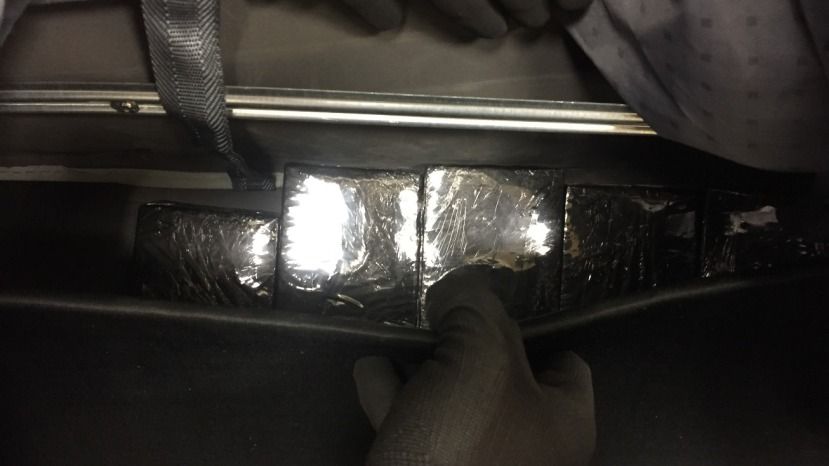 Таможенники аэропорта Софии пресекли провоз 5.2 кг героина