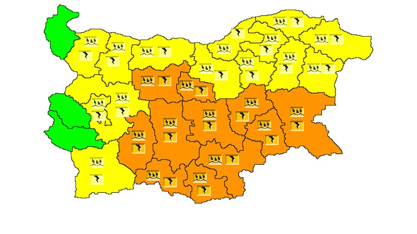Из-за дождей и гроз в 11 областях Болгарии объявлен «оранжевый» уровень опасности, а в 14 – «желтый»