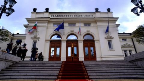 Болгарские депутаты единодушно осудили насилие в Македонии