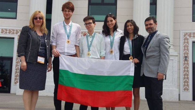 Болгарские школьники завоевали 4 медали на Международной Менделеевской олимпиаде по химии в Астане