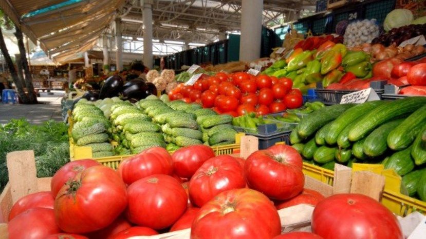 В Болгарии начали дорожать помидоры и дешеветь яблоки