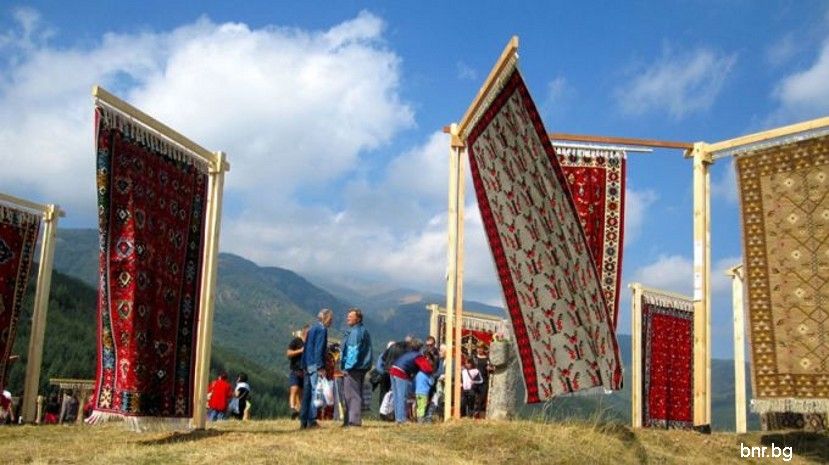 Фестивал разказва красивата история на чипровския килим