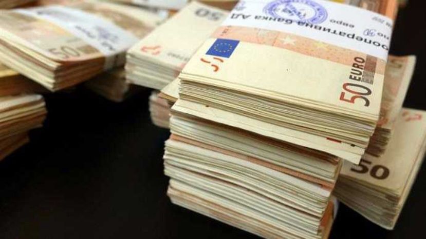 Минимальные зарплаты в самой богатой стране ЕС и Болгарии различаются в 9 раз