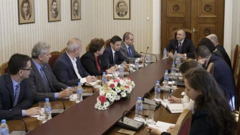 Президент Болгарии призвал подготовить инфраструктурные проекты для иностранных инвестиций