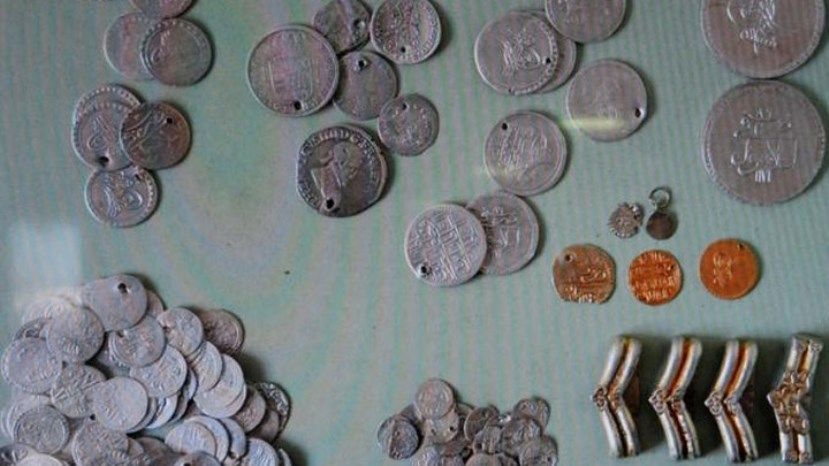 Более 800 монет, серьги и ожерелья обнаружили археологи близ Ахтополя