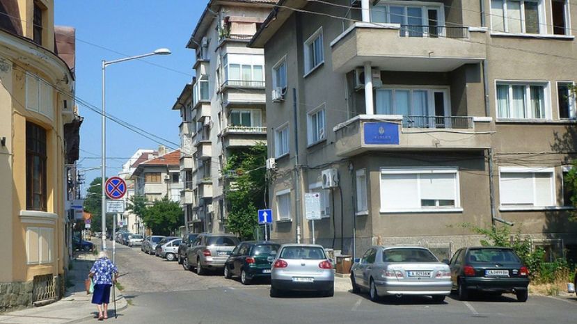 «Зашли - ужаснулись»: апартаменты россиян в Болгарии массово заплесневели