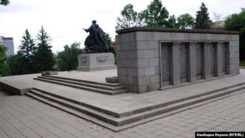 "Святотатство": в РФ возмущены намерением перенести советский памятник в Болгарии