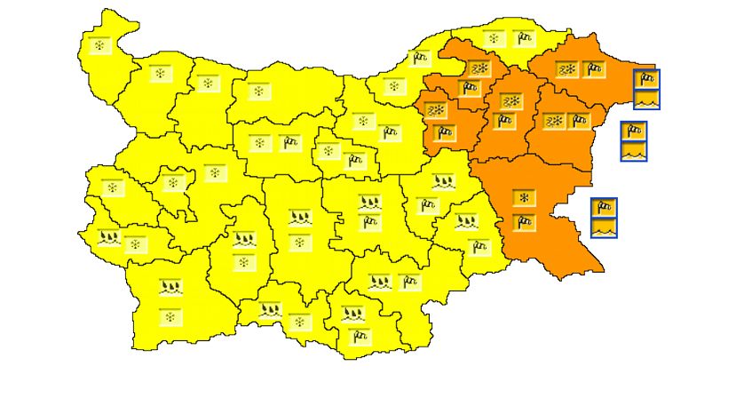 Из-за сильного ветра и снега на побережье Болгарии объявлен „оранжевый“ уровень опасности