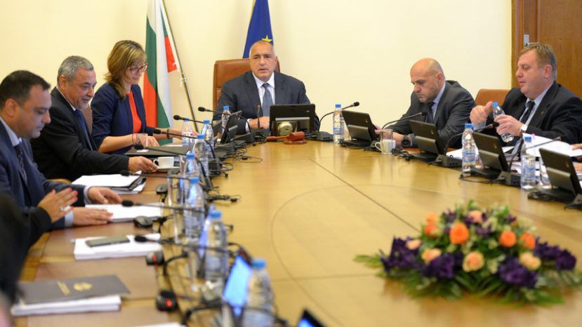 Премьер Болгарии призвал убрать посредников между военными заводами и экспортерами
