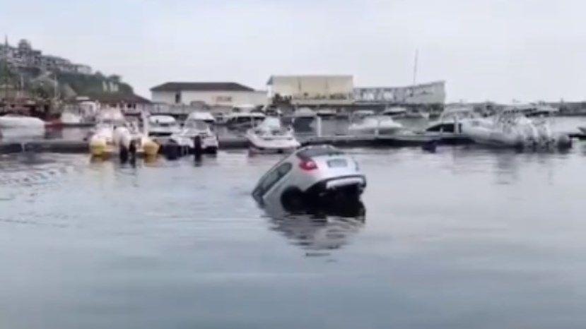 В Болгарии российский турист утопил в море арендованную машину