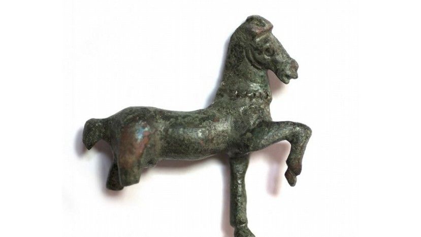 Откриха бронзова статуетка от Римската епоха в крепостта Русокастро край Бургас