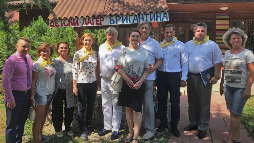 Министр туризма Болгарии вместе с послом РФ посетили детские лагери на Северном побережье