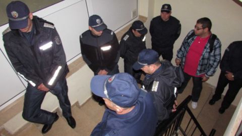 В Русе обманутые собственники апартаментов не пустили судебного исполнителя