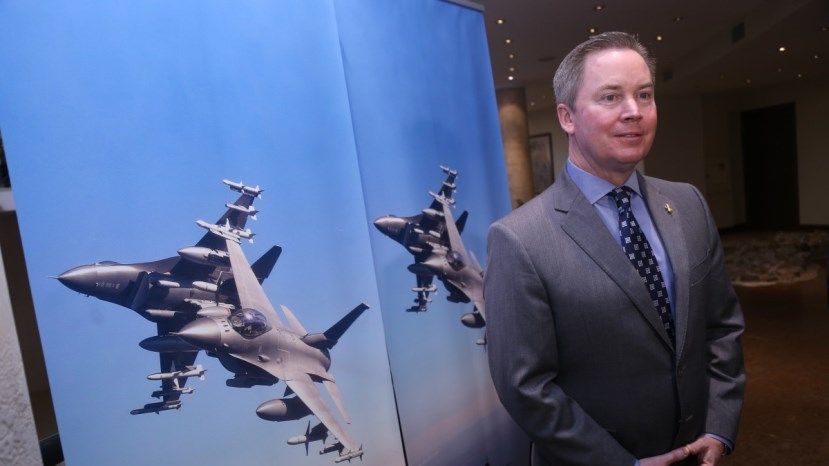 Джeймс Робинсън: Надяваме се, че преговорите за F-16 ще приключат това лято