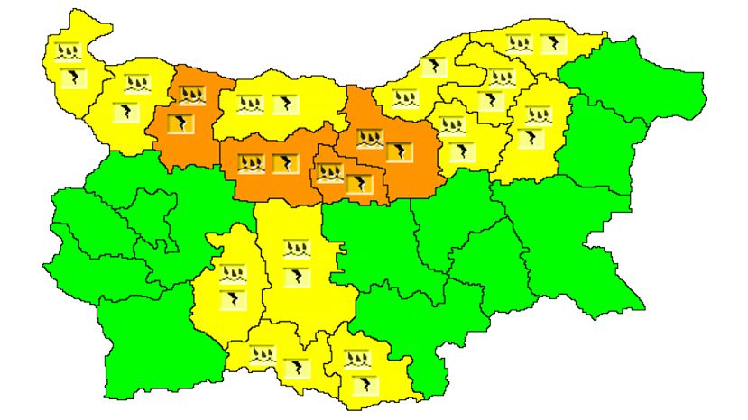 Из-за дождей и гроз с 4 областях Болгарии объявлен „оранжевый“ уровень опасности, а в 12 – „желтый“