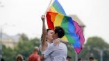 После иска гражданки Болгарии суд ЕС обязал признавать однополые семьи