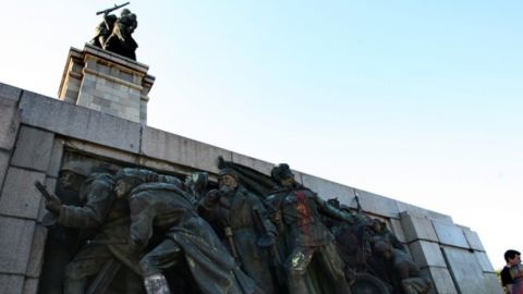 Болгарский суд определил надписи на памятнике Советской армии хулиганством