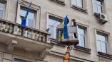 „Възраждане“ свали знамето на Украйна от сградата на Столична община