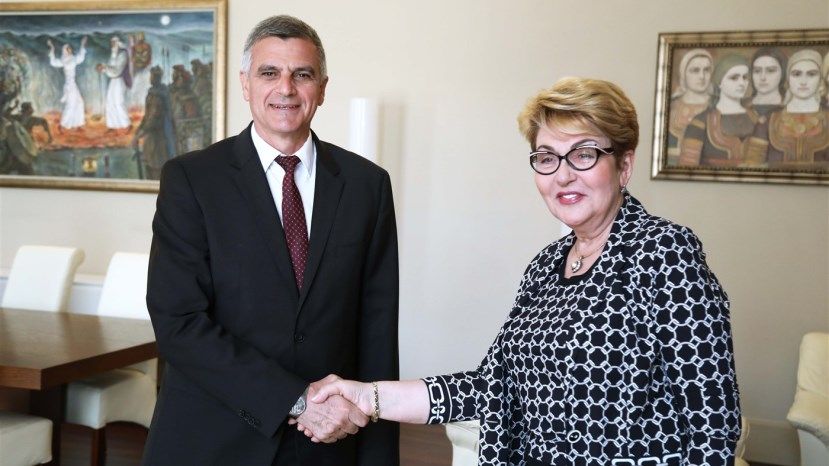 Премьер-министр Болгарии обсудил с послом РФ двусторонние связи