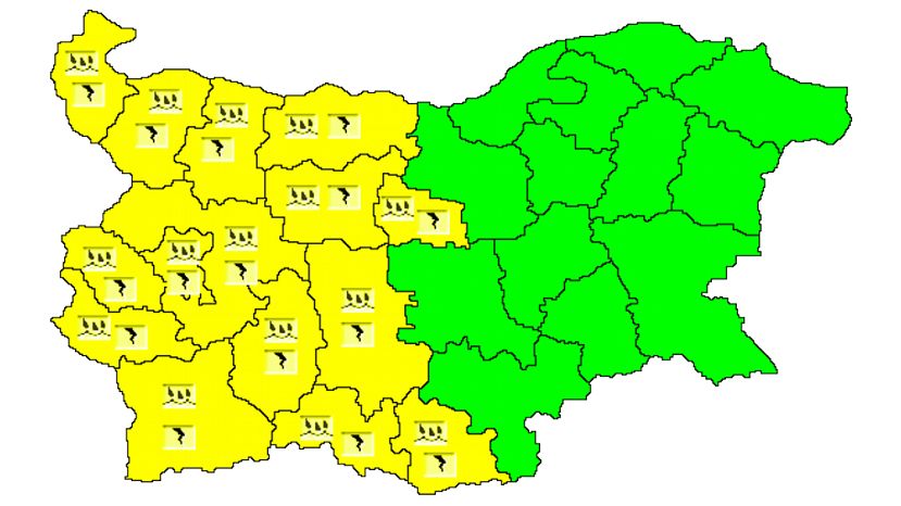Жълт код за обилни валежи и гръмотевици е обявен за 15 области в страната