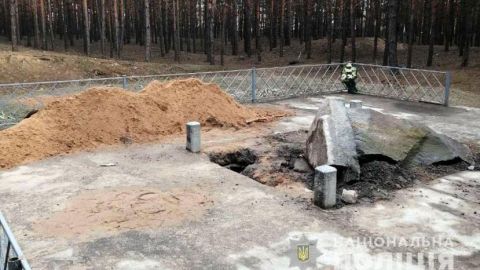 Поругаха паметник на хан Кубрат в Украйна