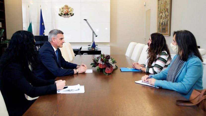 Премиерът Стефан Янев проведе среща с посланика на САЩ в България Херо Мустафа