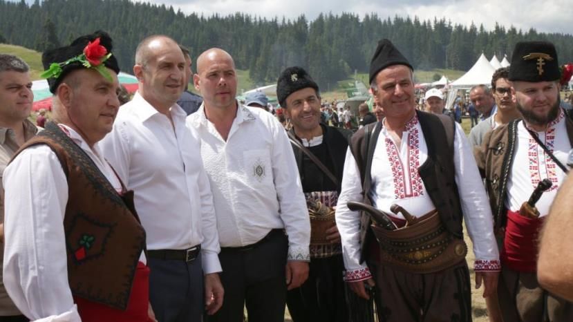 Президент Болгарии открыл фестиваль народного творчества и животноводства