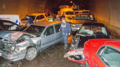 В Болгарии столкнулось более 50 автомобилей
