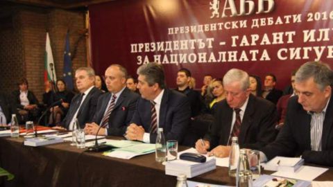 Экс-президент Пырванов: Болгария не должна принимать сторону в отношениях между США и Россией