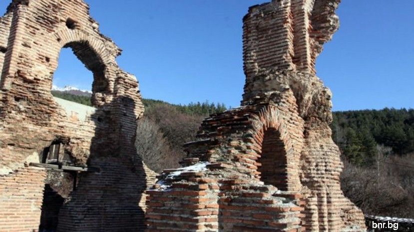 Порутените стени на византийската базилика край Пирдоп пазят легенда за „еленовата жертва“
