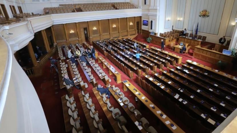 В Болгарии депутаты и министры отказались от зарплат до конца действия чрезвычайного положения