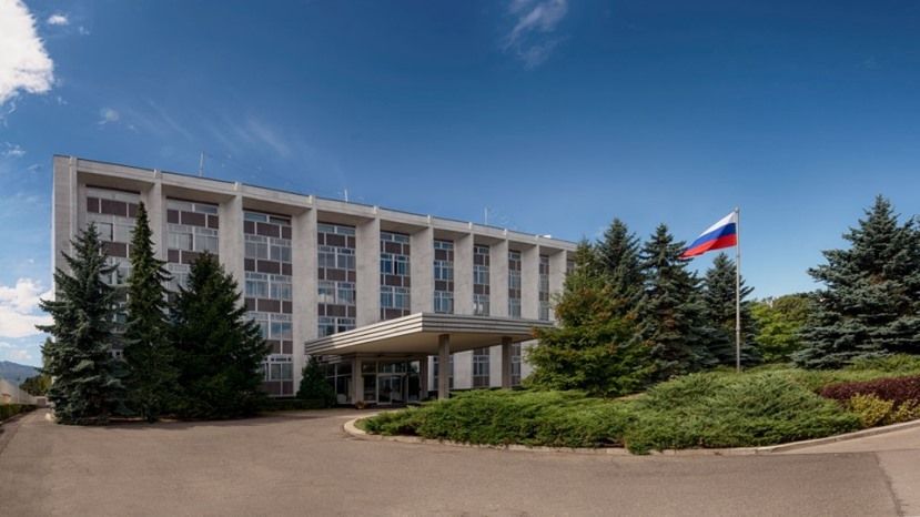 МИД РФ просит россиян, планирующих возвращение в Россию, обратиться в посольство