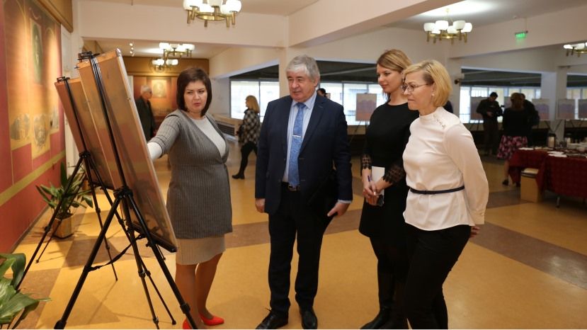 В РКИЦ в Софии открылась выставка, посвященная 25-летию принятия Конституции РФ