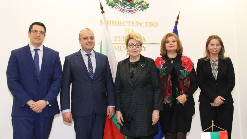 Министр туризма Болгарии обсудил развитие двустороннего турпотока с послом России