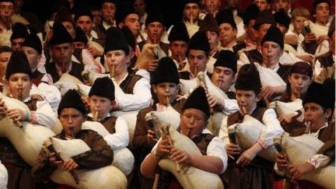 На традиционный конкурс в селе Гела приезжают волынщики со всего мира