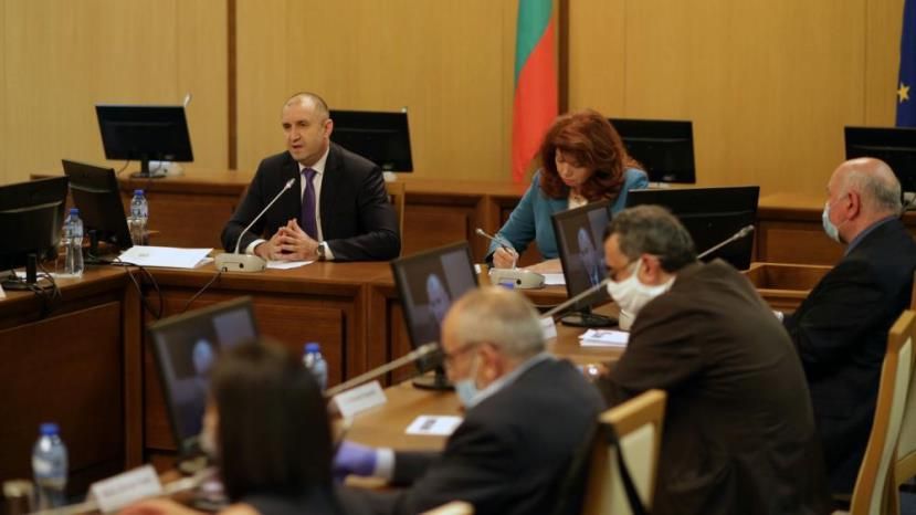 Президентът: Българите вече излизат от състоянието на хипноза след насажданата паника