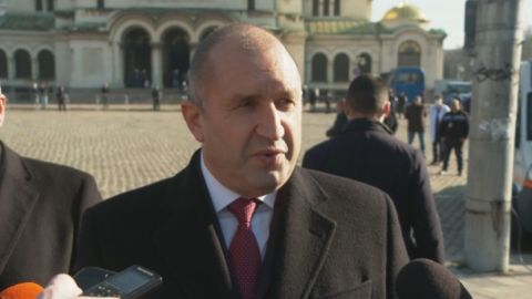 Радев: Решаването на кризата в Украйна няма да стане с употреба на сила