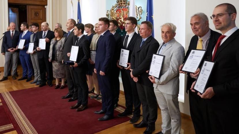 Президент Болгарии вручил ежегодную премию им. Джона Атанасова