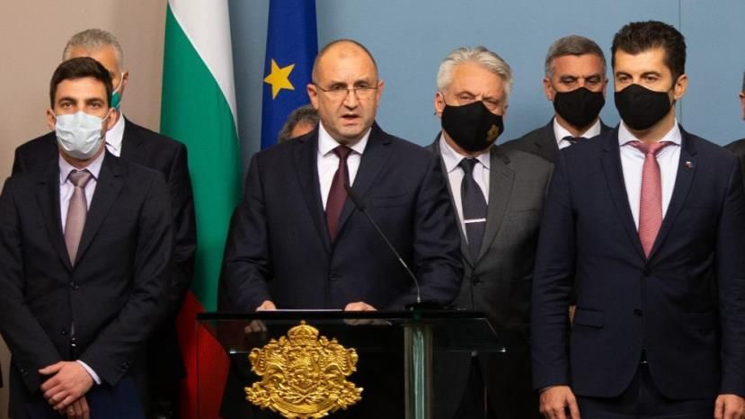 Президент, премьер Болгарии и все участники Консультативного совета отправлены на карантин