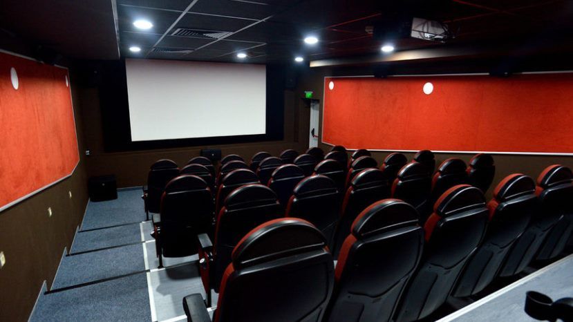 В Болгарии открывают кинотеатры и музеи