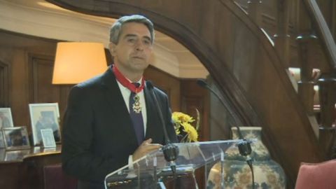 Экс-президент Болгарии удостоен высшей награды Франции