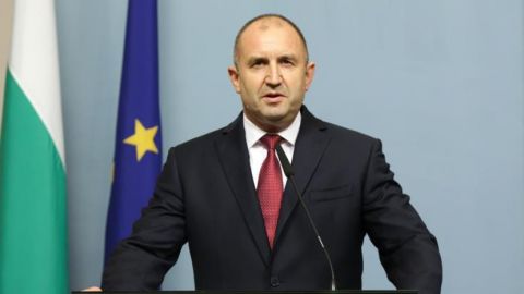 Радев: Призовавам всички на площада да не се поддават на провокации
