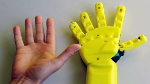Доц. Иван Чавдаров създава роботизирана хуманоидна ръка с технология от бъдещето