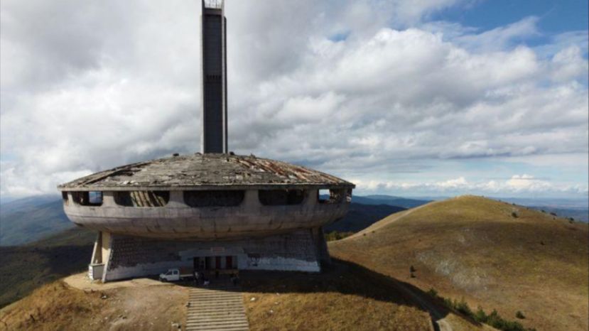 Европейцы на деньги США реставрируют в Болгарии знаменитый памятник советской эпохи